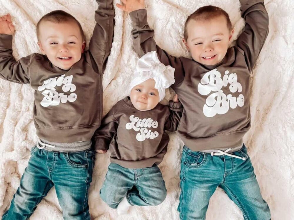 Matching sweatshirts – Bro and Sis