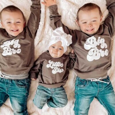 Matching sweatshirts – Bro and Sis